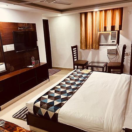 Hotel Vista Premium Tark A Family Hotel Near Igi Airport Delhi ニューデリー エクステリア 写真