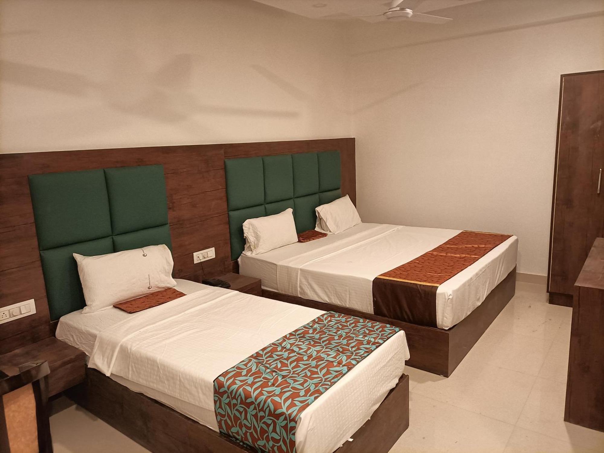 Hotel Vista Premium Tark A Family Hotel Near Igi Airport Delhi ニューデリー エクステリア 写真